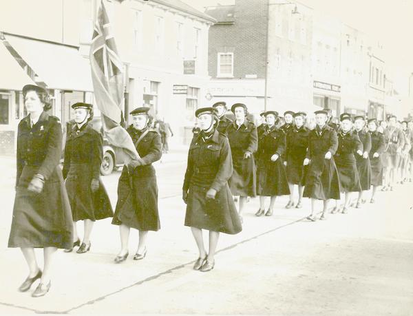 AH13 Ailsa leading Shoreham Rangers in the High Street 